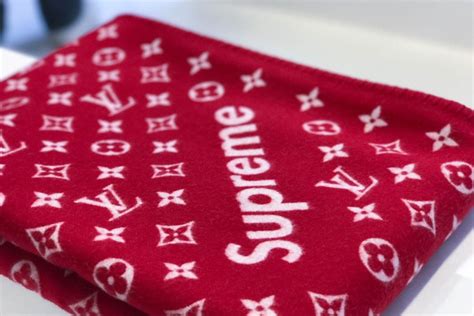 louis vuitton supreme foulard.